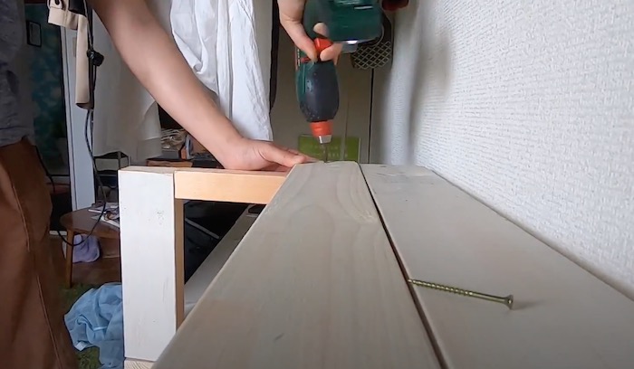 家にあった机を分解して板を使用