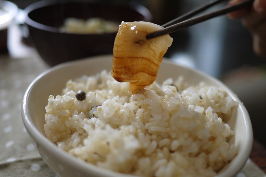 3分つき米のむかごご飯とホタテの刺身