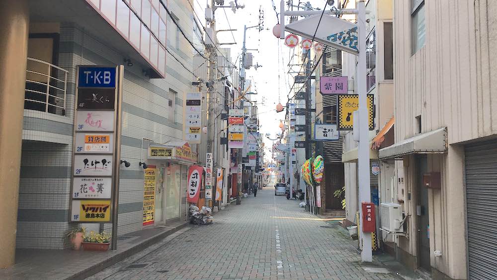 国内の街の風景