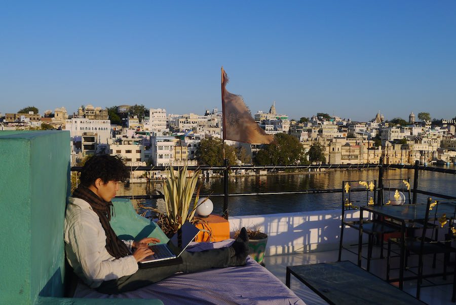 インドのテラスでテレワーク
