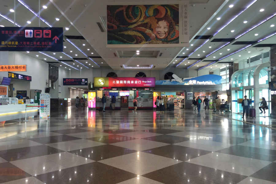 【台湾南部】高雄から台湾入国。現地通貨への両替、SIMカードの購入、市内中心部への行き方