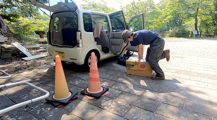 キャンプ荷物を梱包