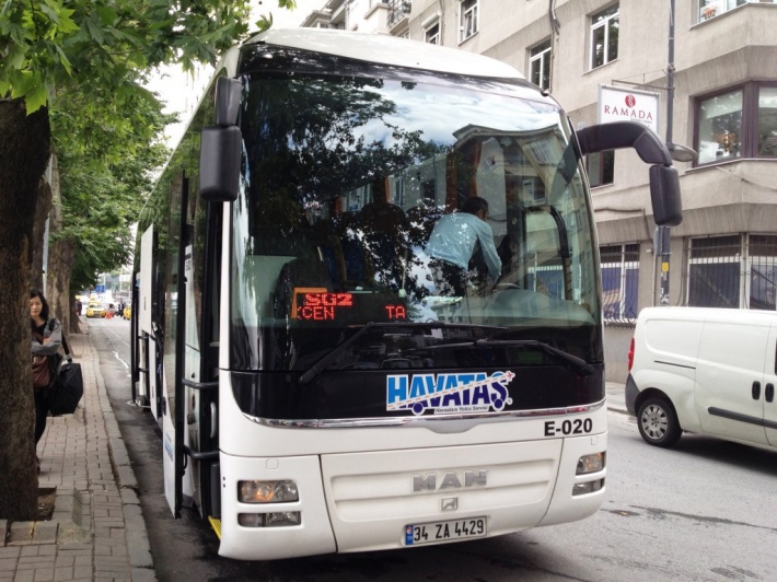 Sギョクチェン空港へのバス